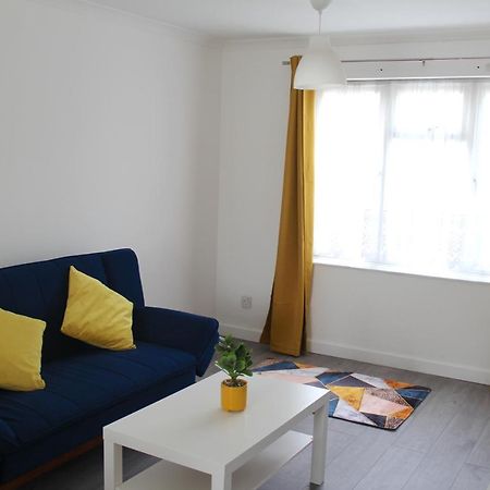 فيلا Coolfin House-Close To Excel, Contractors, Relocators, Paid Parking لندن المظهر الخارجي الصورة