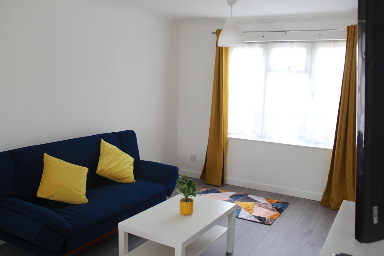 فيلا Coolfin House-Close To Excel, Contractors, Relocators, Paid Parking لندن المظهر الخارجي الصورة